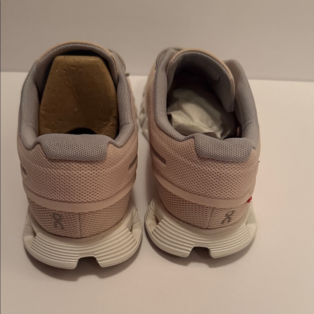 On Running Women's Athletic Cloud 6 color chart is orchid and fade - Picture 4 of 13